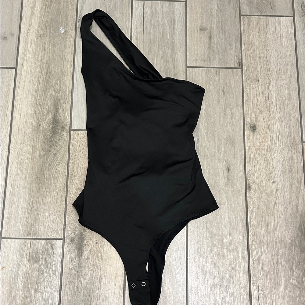Sophisticated Black One-Shoulder Swimsuit